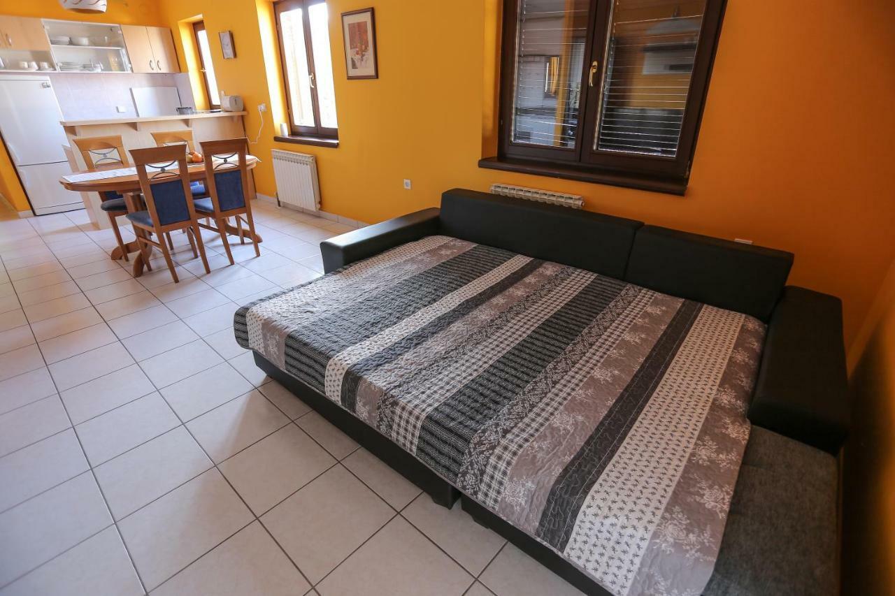 Apartment Sunny Place Pula Exterior photo