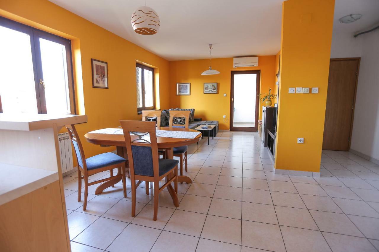 Apartment Sunny Place Pula Exterior photo